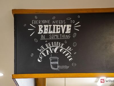 thriving-cafe-in-shopping-centre-1