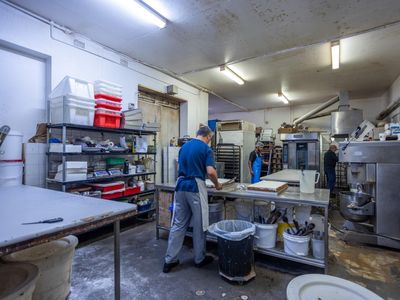 sweet-success-longstanding-cake-shop-mas169-5