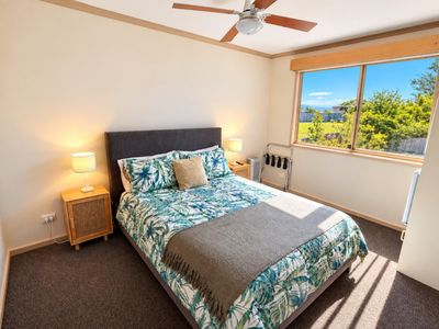 sea-change-east-coast-tasmania-7-holiday-ensuite-rooms-3-br-owners-home-restau-7