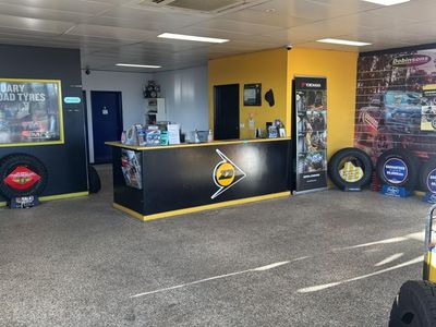 huge-mechanical-amp-tyre-workshop-no-weekends-3
