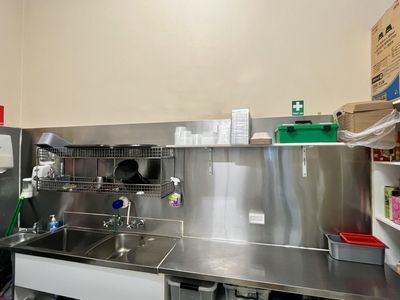 long-established-fully-licensed-libby-39-s-cafe-in-hub-arcade-t-o-7-300-per-week-7