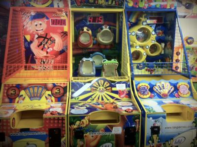arcade-games-in-movie-foyer-2