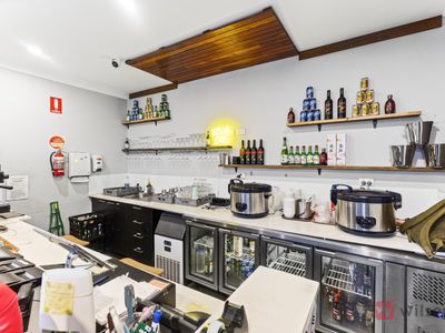 fried-chicken-and-beer-licensed-korean-style-restaurant-perfect-main-road-lo-3