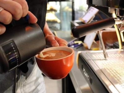 urth-cafe-amp-co-boutique-cafe-minimal-owner-hours-0