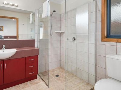 12-modern-fully-furnished-self-contained-units-villas-overnight-or-permanent-let-6