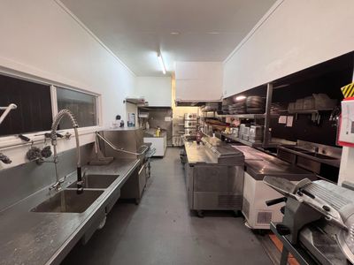 under-offer-the-owner-is-looking-for-someone-to-take-over-the-lease-currently-a-0
