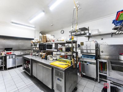 fried-chicken-and-beer-licensed-korean-style-restaurant-perfect-main-road-lo-4