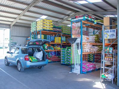 wrt-feed-shed-stockfeed-amp-produce-0