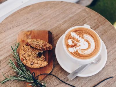 hole-in-the-wall-caf-233-with-cult-bagel-brand-delivery-platforms-amp-growth-po-3