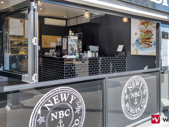 iconic-burgers-takeaway-and-eat-in-licensed-0