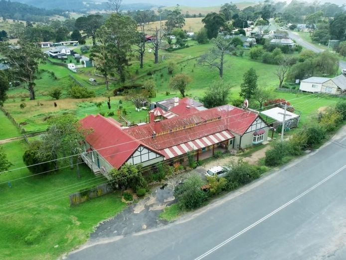 historic-robbie-burns-hotel-south-coast-leasehold-0
