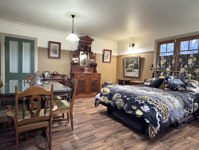 fhgc-aus-post-profitable-lifestyle-business-inc-3br-home-and-studiowork-mon-to-8