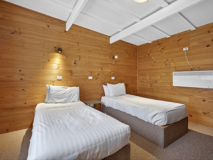 fhgc-tasmanian-accommodation-a1-presentation-spectacular-views-10-roi-6-cabins-2-9