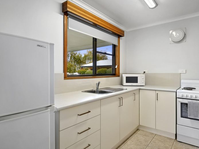 12-modern-fully-furnished-self-contained-units-villas-overnight-or-permanent-let-5