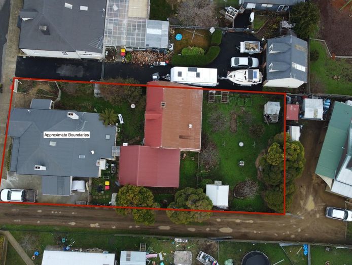 fhgc-aus-post-profitable-lifestyle-business-inc-3br-home-and-studio-work-mon-to-3
