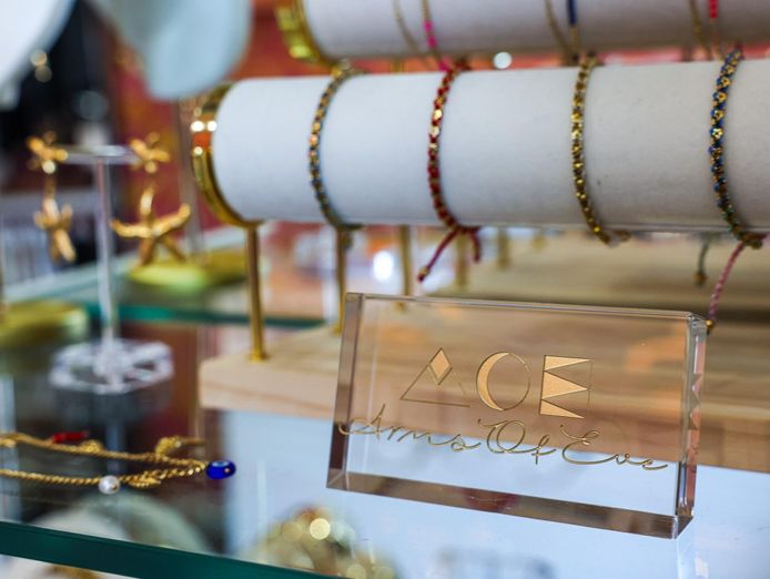 high-traffic-location-premium-fashion-boutique-for-sale-3
