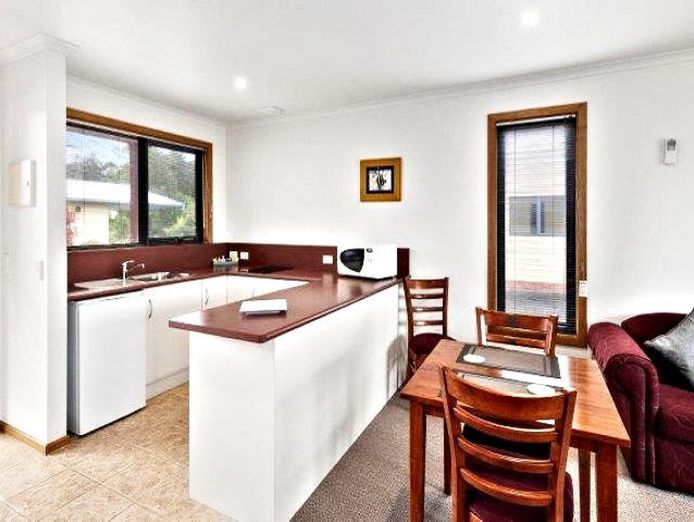 12-modern-fully-furnished-self-contained-units-villas-overnight-or-permanent-let-4