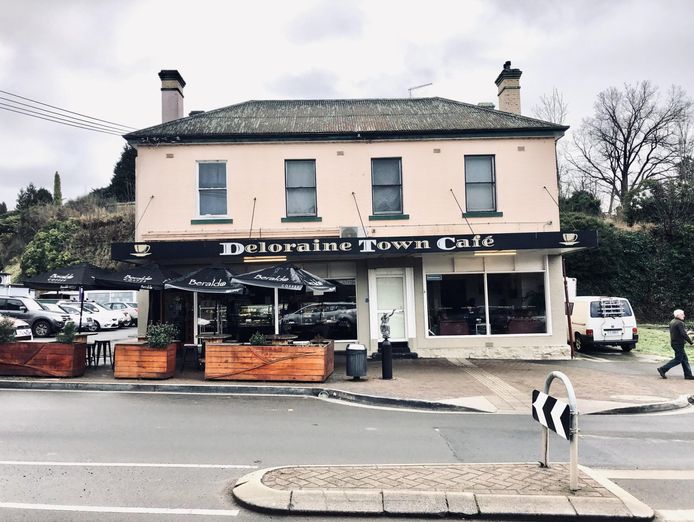 freehold-investment-deloraine-3-tenants-forecasted-roi-10-0