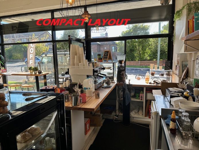 boutique-cafe-with-3-bedroom-apartment-zero-rent-2