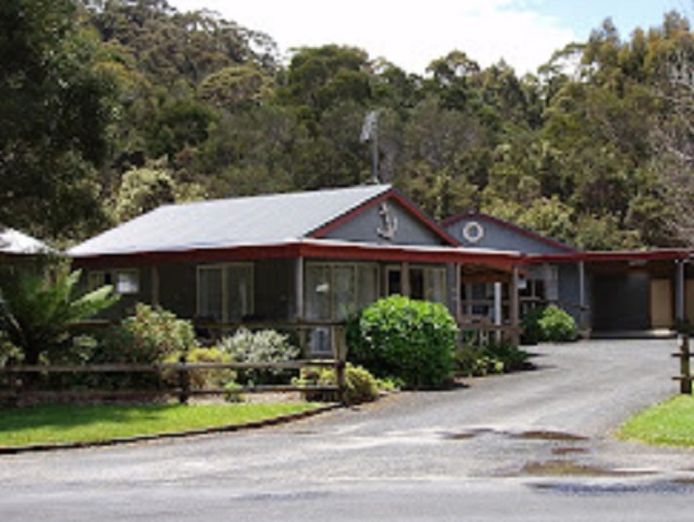 premium-freehold-boutique-accommodation-in-strahan-2