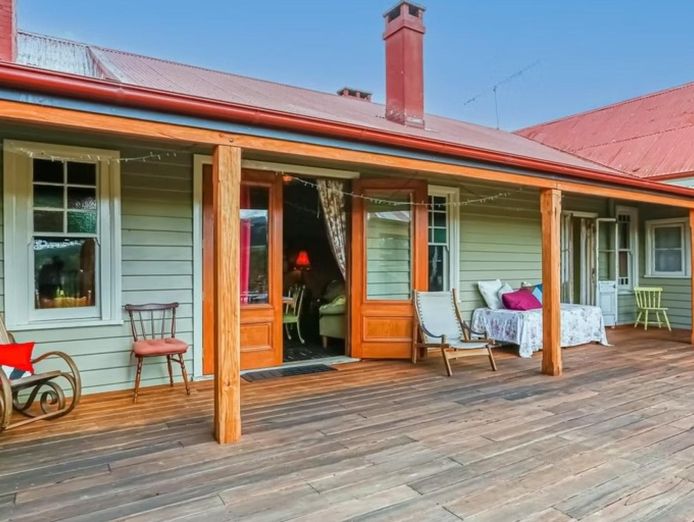 historic-robbie-burns-hotel-south-coast-leasehold-8