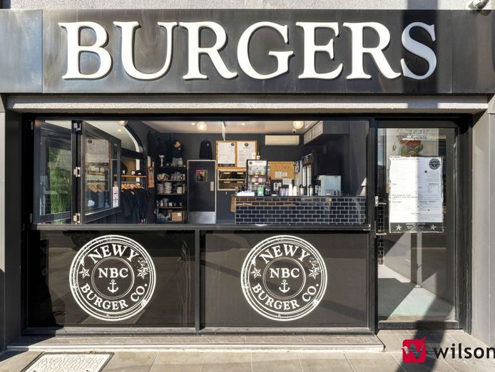 iconic-burgers-takeaway-and-eat-in-licensed-5