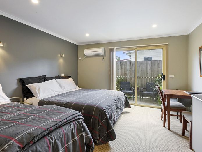 adj-net-profit-gt-243k-13-rooms-freehold-motel-strahan-tasmania70-occupancy-5