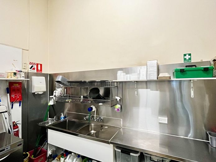 long-established-fully-licensed-cafe-for-sale-devonport-t-o-7-300-per-week-7