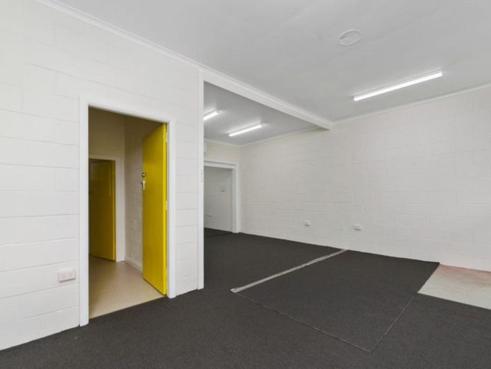 newly-renovated-freehold-opportunity-prime-high-street-exposure-2