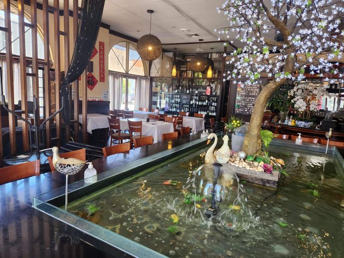 licensed-b-y-o-upmarket-amp-spacious-chinese-restaurant-6-days-taking-24000-1