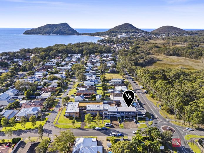 fried-chicken-and-beer-licensed-korean-style-restaurant-perfect-main-road-lo-1
