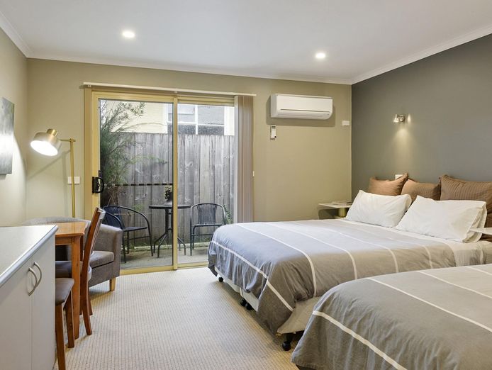 adj-net-profit-gt-243k-13-rooms-freehold-motel-strahan-tasmania-70-occupancy-4