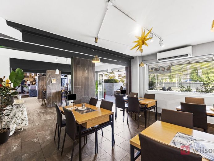 fried-chicken-and-beer-licensed-korean-style-restaurant-perfect-main-road-lo-16
