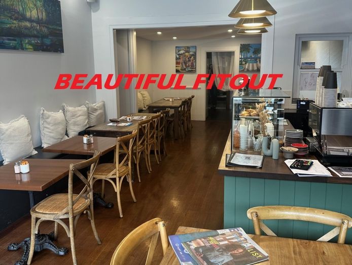 beautiful-cafe-restaurant-that-has-it-all-4