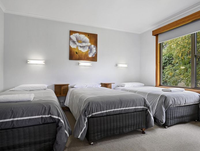 12-modern-fully-furnished-self-contained-units-villas-overnight-or-permanent-let-1