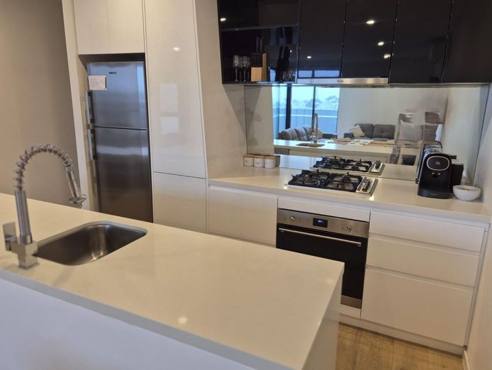 freehold-property-high-performing-airbnb-business-modern-2-bedroom-apartment-9