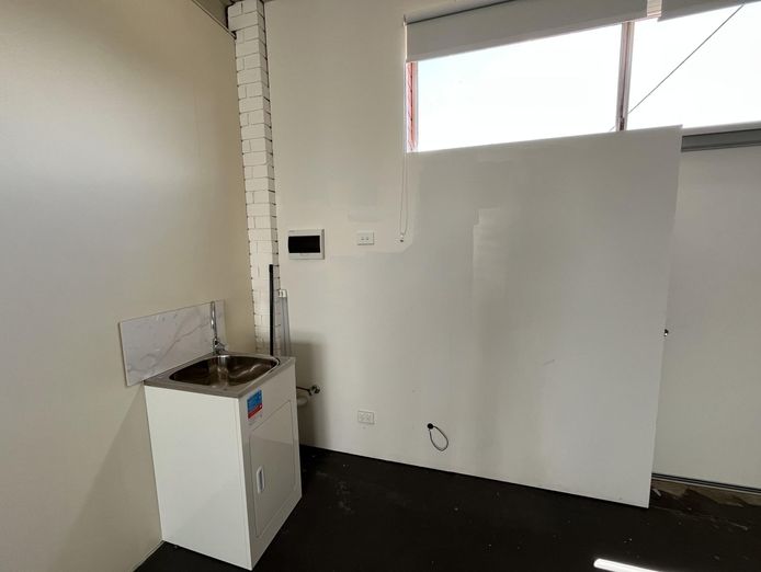 owner-occupier-or-investment-ideal-main-road-frontage-freehold-shopblank-canvas-4