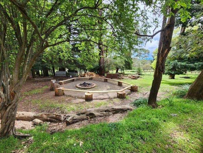 school-camp-group-accommodation-retreat-9