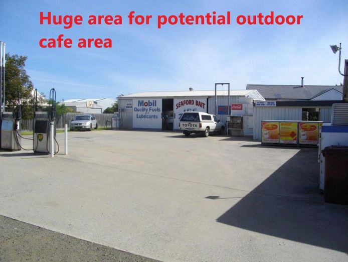 general-store-your-rent-is-paid-and-a-big-net-income-3-bedroom-residence-1