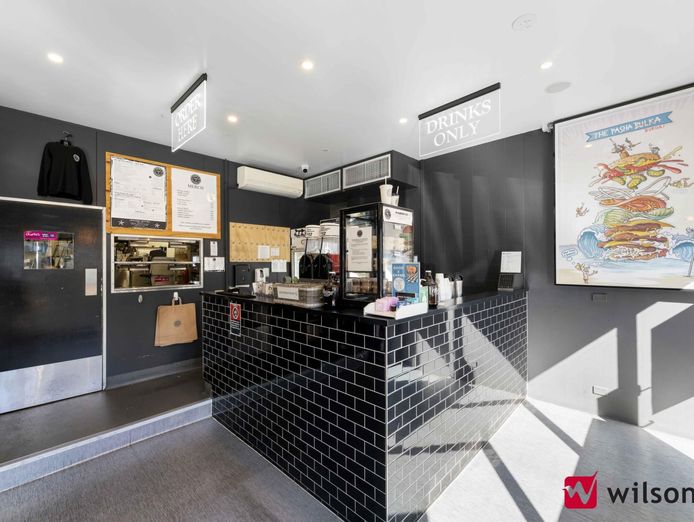 iconic-burgers-takeaway-and-eat-in-licensed-4