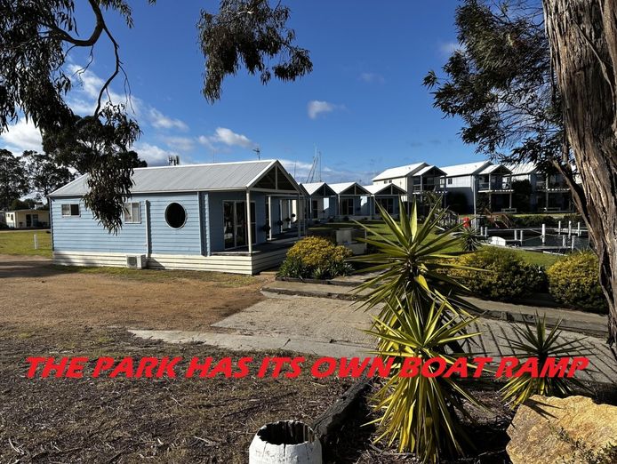 huge-9-5-acre-caravan-cabin-park-4