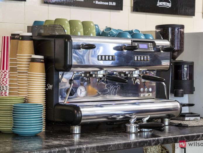 thriving-takeaway-cafe-in-busy-retail-industrial-homemaker-centre-3