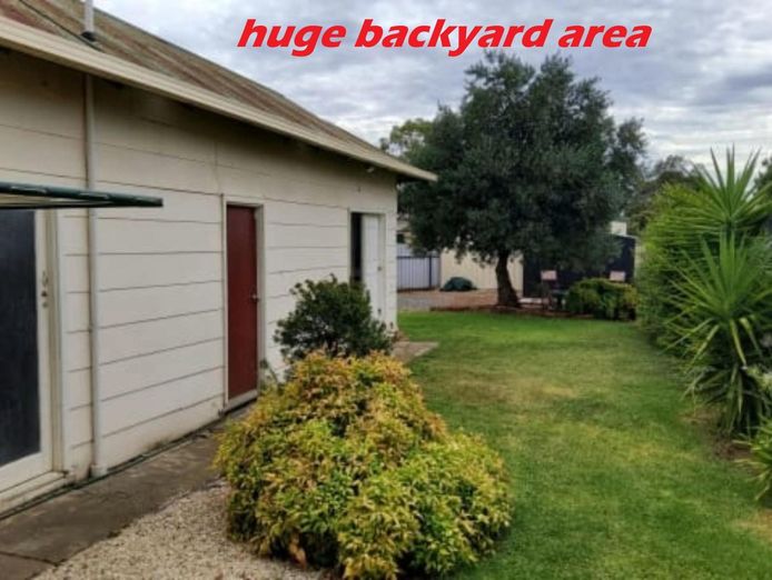 supermarket-convenience-store-2-bedroom-apartment-2