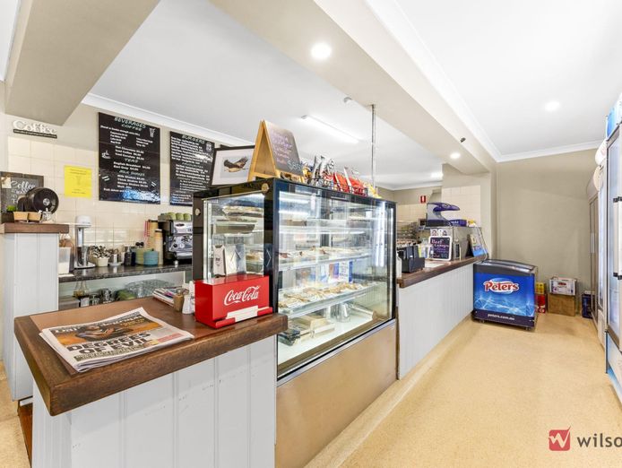thriving-takeaway-cafe-in-busy-retail-industrial-homemaker-centre-6
