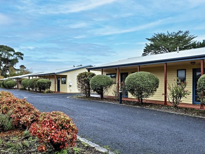 12-modern-fully-furnished-self-contained-units-villas-overnight-or-permanent-let-0