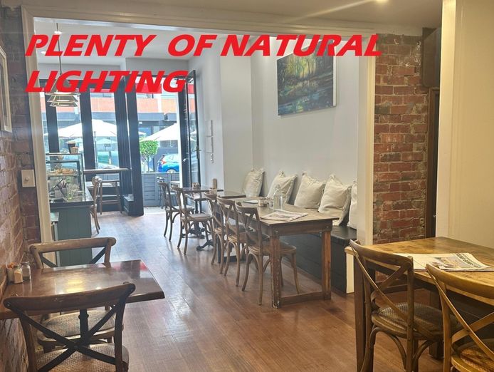 beautiful-cafe-restaurant-that-has-it-all-3