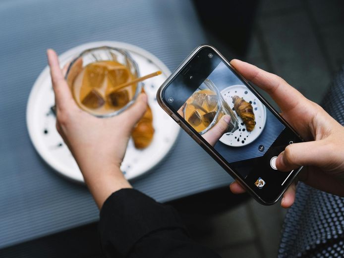 caf-233-independent-busy-lygon-st-dining-precinct-highly-profitable-3