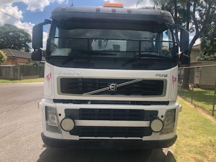 tip-truck-operating-in-the-toowoomba-area-3