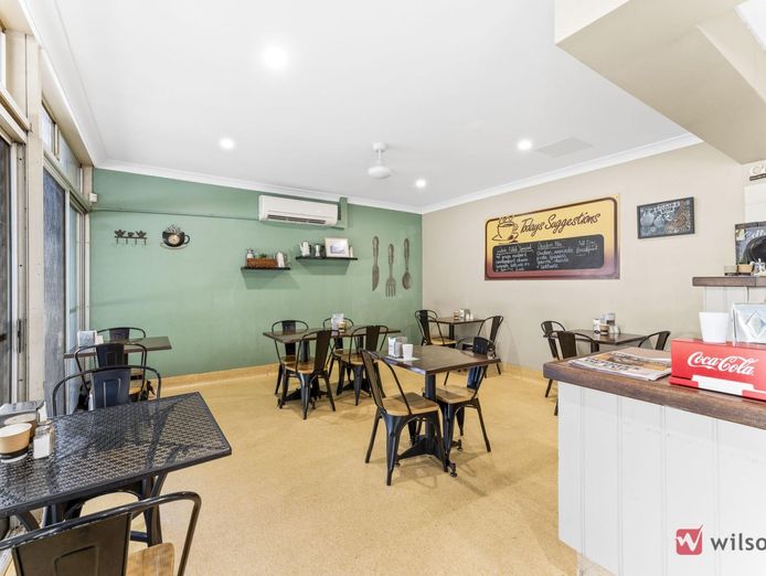 thriving-takeaway-cafe-in-busy-retail-industrial-homemaker-centre-2