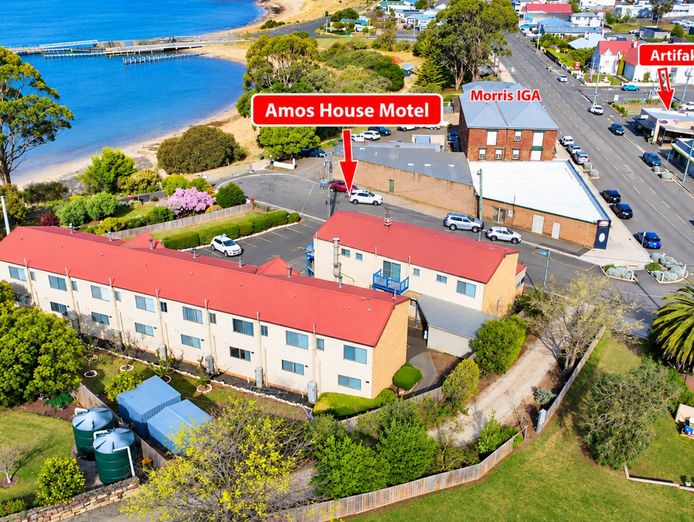 sea-change-east-coast-tasmania-7-holiday-ensuite-rooms-3-br-owners-home-restau-1